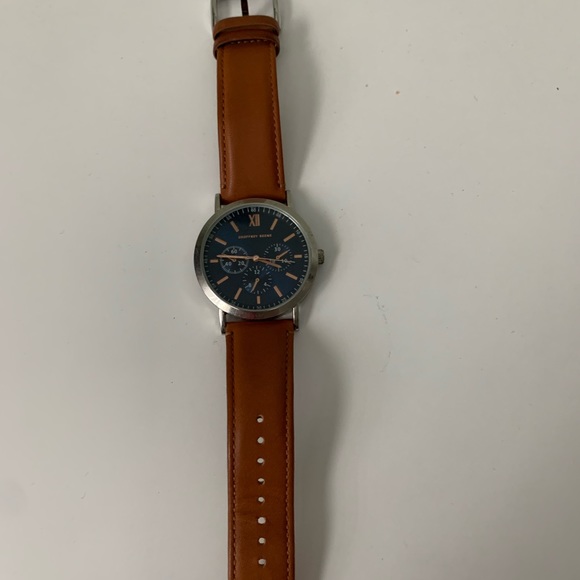 Geoffrey Beene Watch with leather band. - Picture 1 of 4